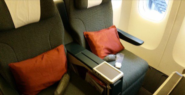 Cathay Pacific Business Class Review: Hong Kong to Singapore - Points ...