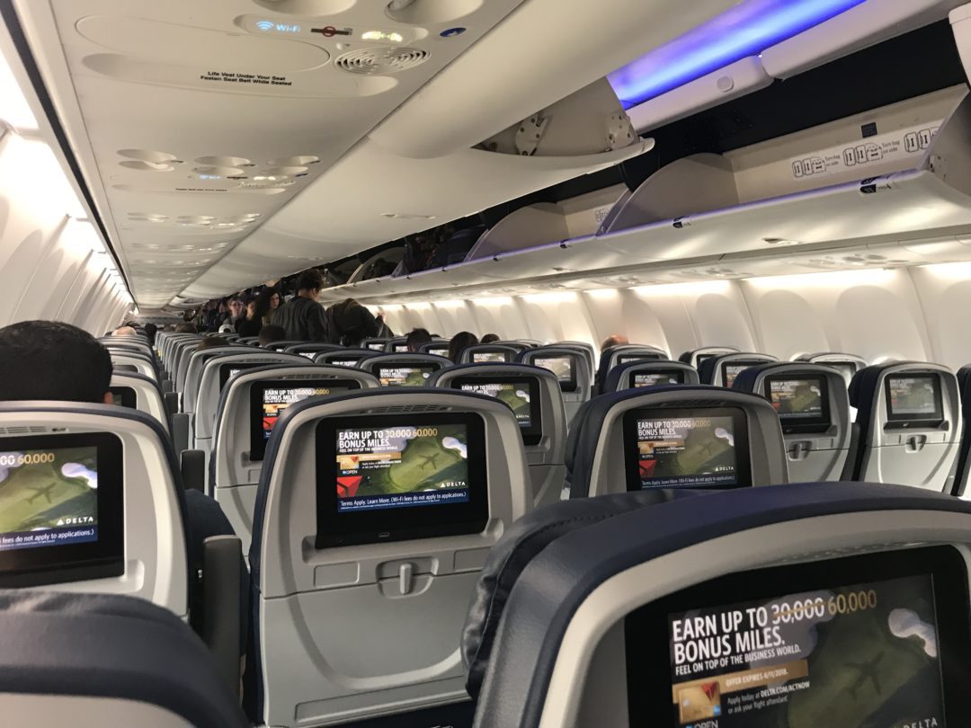 delta-737-900-main-cabin-interior - Points with a Crew